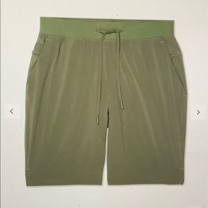 Lululemon men’s medium shorts 9” liner
